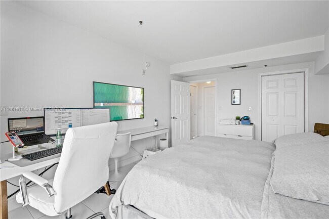 Building Photo - 6362 Collins Ave