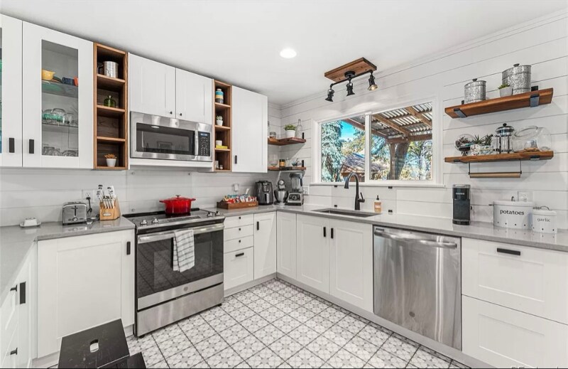 Building Photo - 4262 S Laredo Way