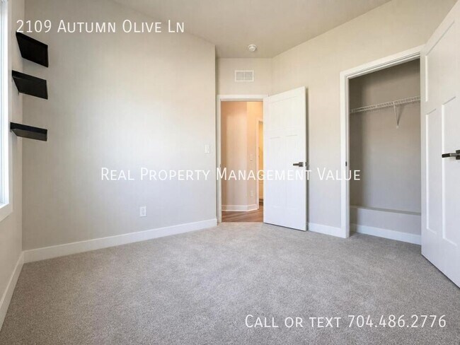 Building Photo - 2109 Autumn Olive Ln