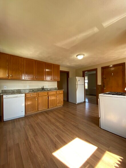 Primary Photo - 51 Aldie St