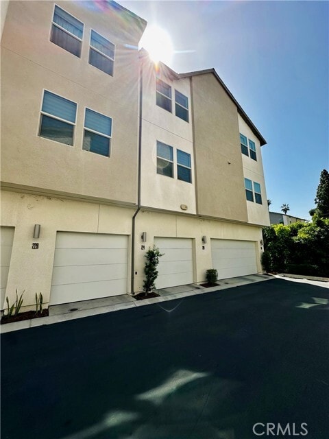 Building Photo - 220 Strike Dr