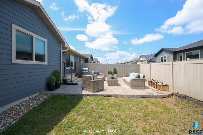 Building Photo - 2714 E Sunburst Dr