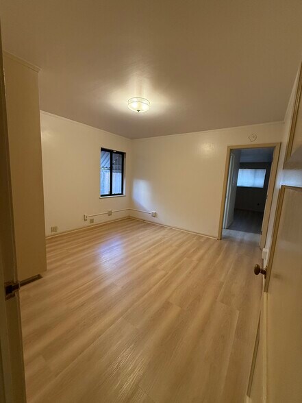 bonus room - 25 W Monterey Ave