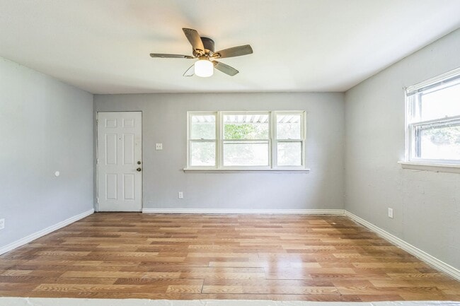 Building Photo - LIMITED TIME**NO APPLICATION FEE**1/2 OFF DEPOSIT**