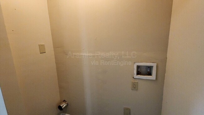 Building Photo - 6565 Camp St