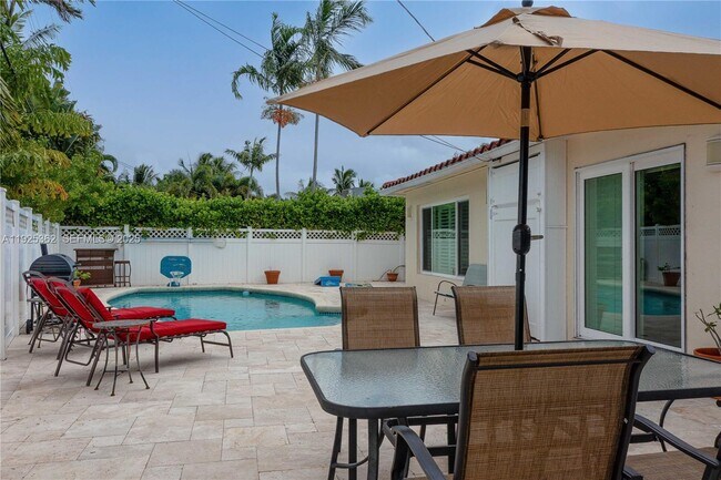 Building Photo - 1900 N Victoria Park Rd