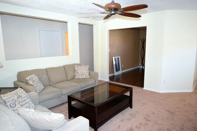 Building Photo - VISTA DEL NORTE 2 bedroom 2 bath 2/CG