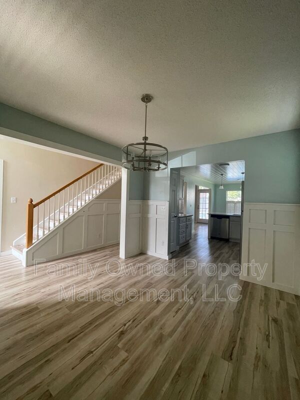 Building Photo - 113 Rockdale Ln