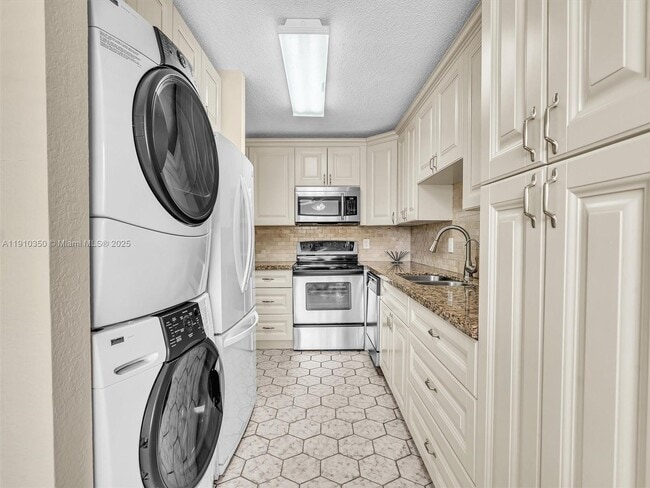 Building Photo - 13785 Flora Pl