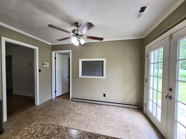 Building Photo - Enjoy Country Living in 3 Bed, 2 Bath, Brick Ranch