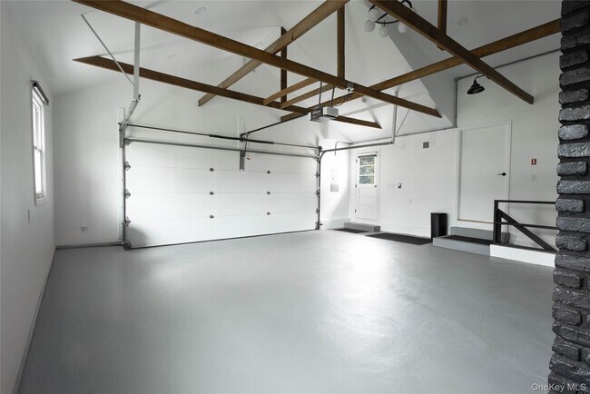 Building Photo - 17 Underhill Dr