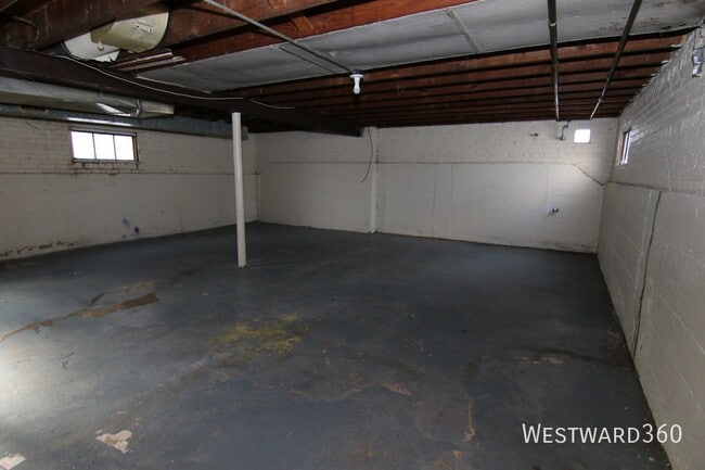 Building Photo - 14301 S Edbrooke Ave