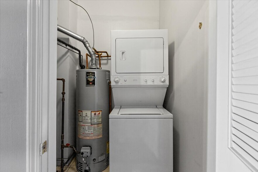 Building Photo - 1816 S Bishop St