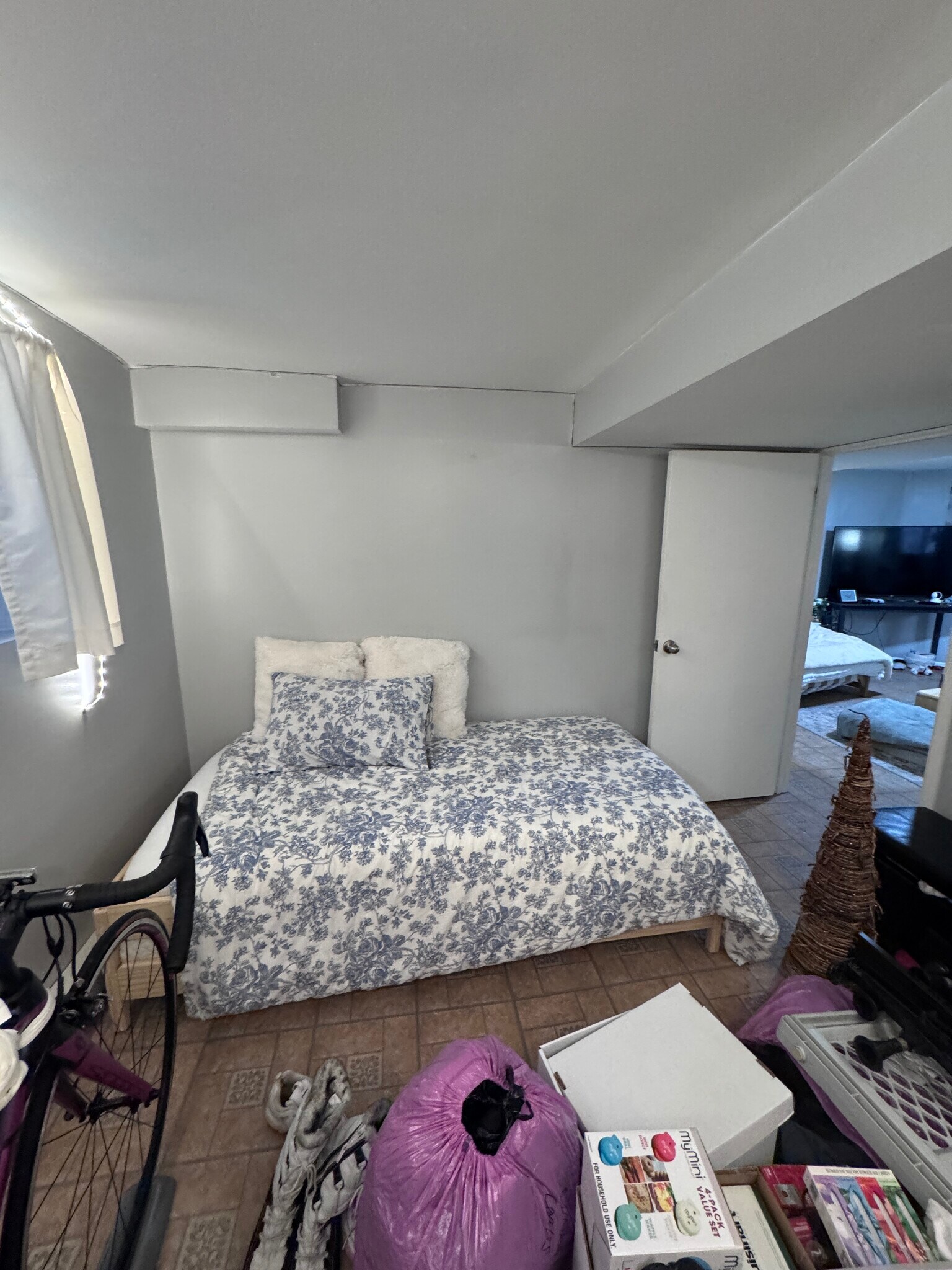 Building Photo - 4325 N Wolcott Ave