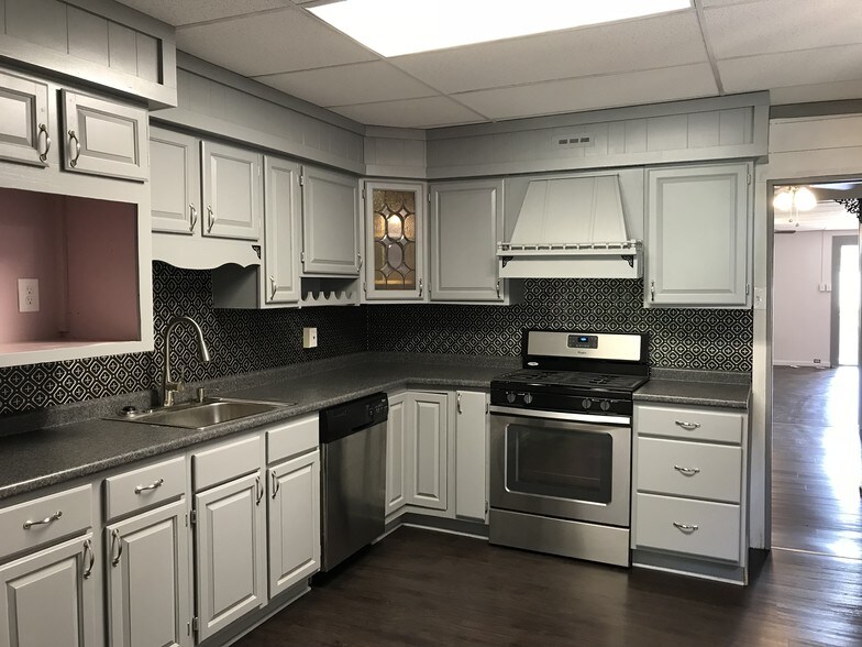 Kitchen-1d - 4045 5th Ave