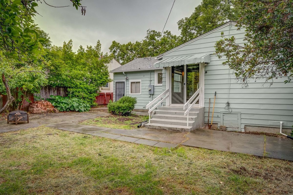 Building Photo - 566 Russell St