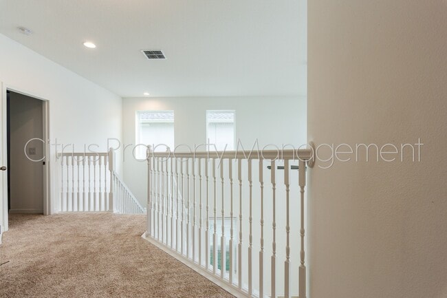 Building Photo - Beautiful Waterfront Home (4/3.5) in Grove...