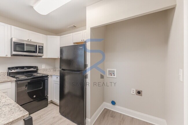 Building Photo - Move-In Ready All-Electric Home in Desirable Venetian Hills