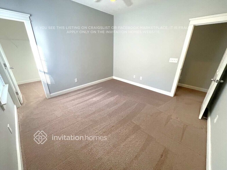 Building Photo - 15527 Barnsbury Dr