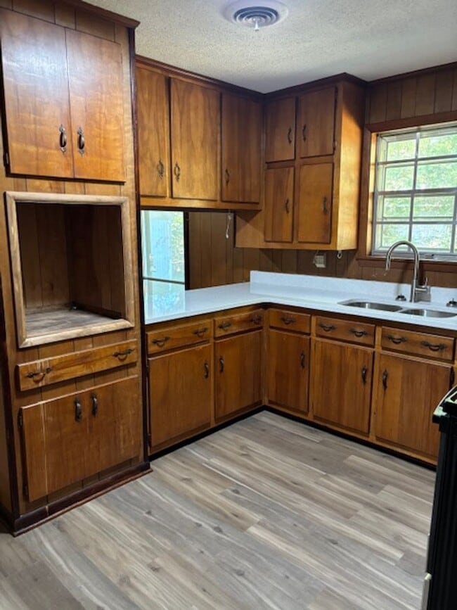 Building Photo - Renovated 3 Bedroom 1 Bath Home for Rent!