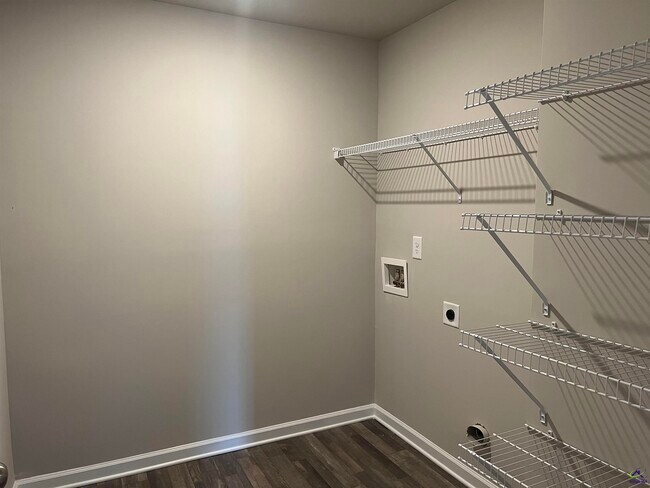 Building Photo - 464 Hawthorn Trail