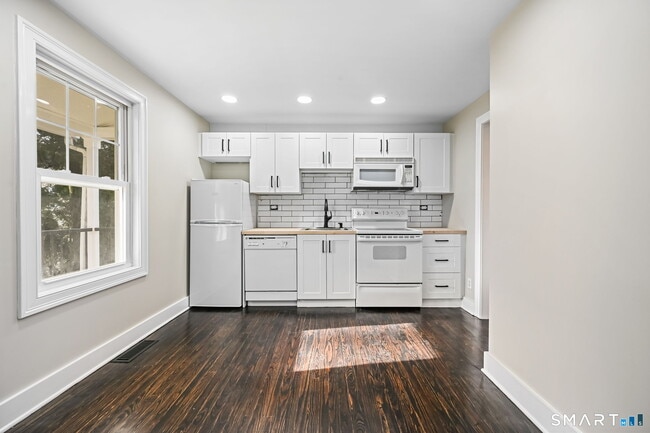 Building Photo - 2 Sherman Ave