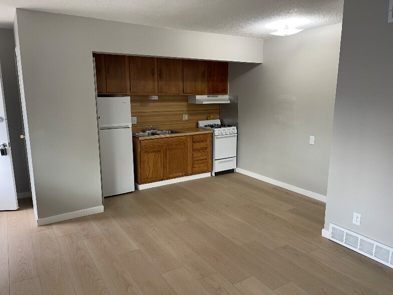 Building Photo - 1008 S 30th Ave