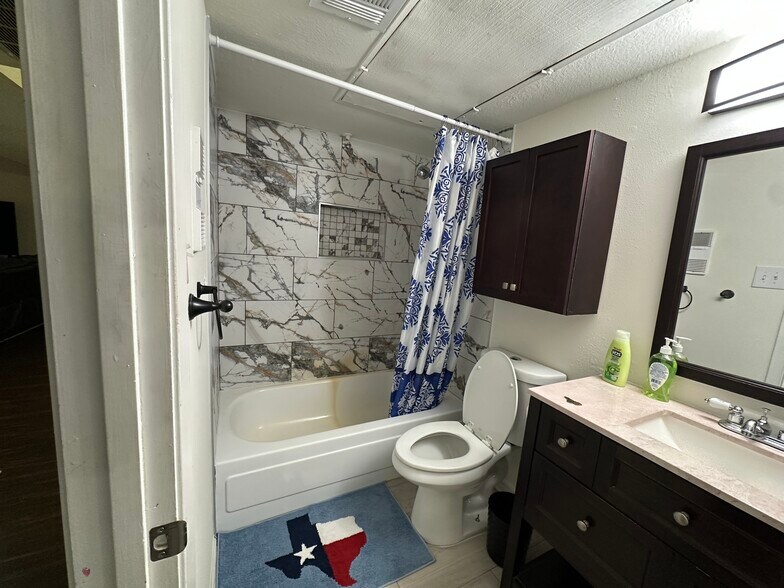 Building Photo - 8523 Hearth Dr