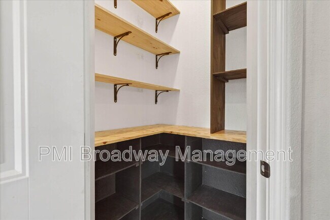 Building Photo - 1264 Black Oak Cir
