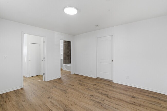 Building Photo - 920 W Ford St