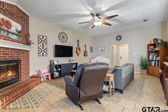 Building Photo - 308 Willow Rd