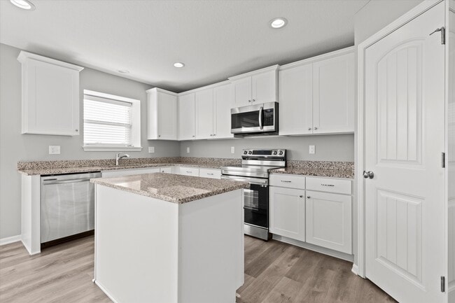 Building Photo - 609 Poplar Ct