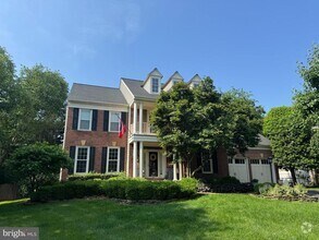 Building Photo - 43955 Vendome Ct