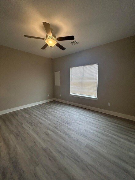 Building Photo - 12817 E Blake St