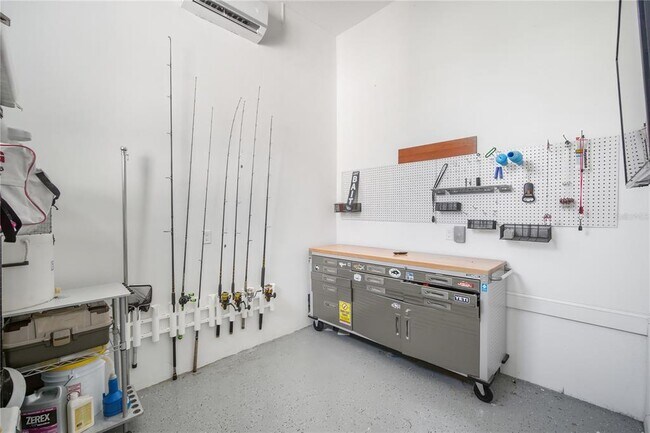 Building Photo - 718 Pinckney Dr