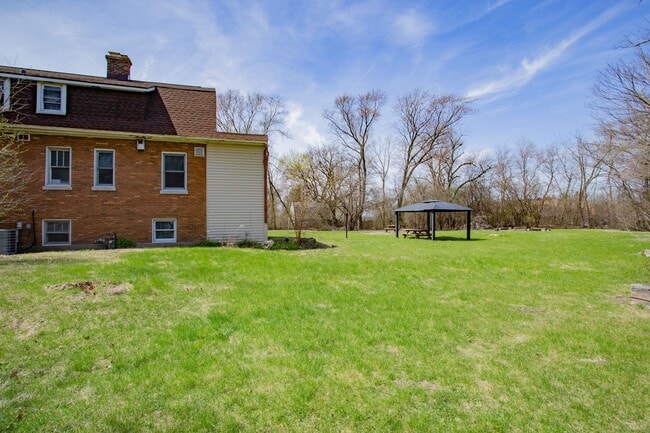 Building Photo - 1305 Oswego Rd