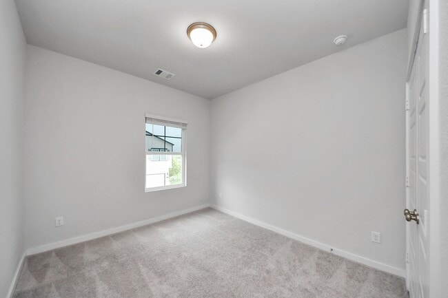 Building Photo - 3830 Glossy Lk Dr