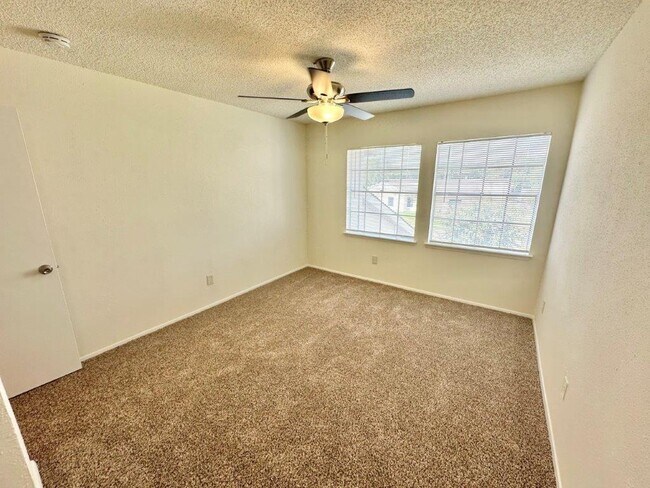 Building Photo - 11881 Bob White Dr