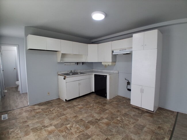Building Photo - 1709 Crestview Dr