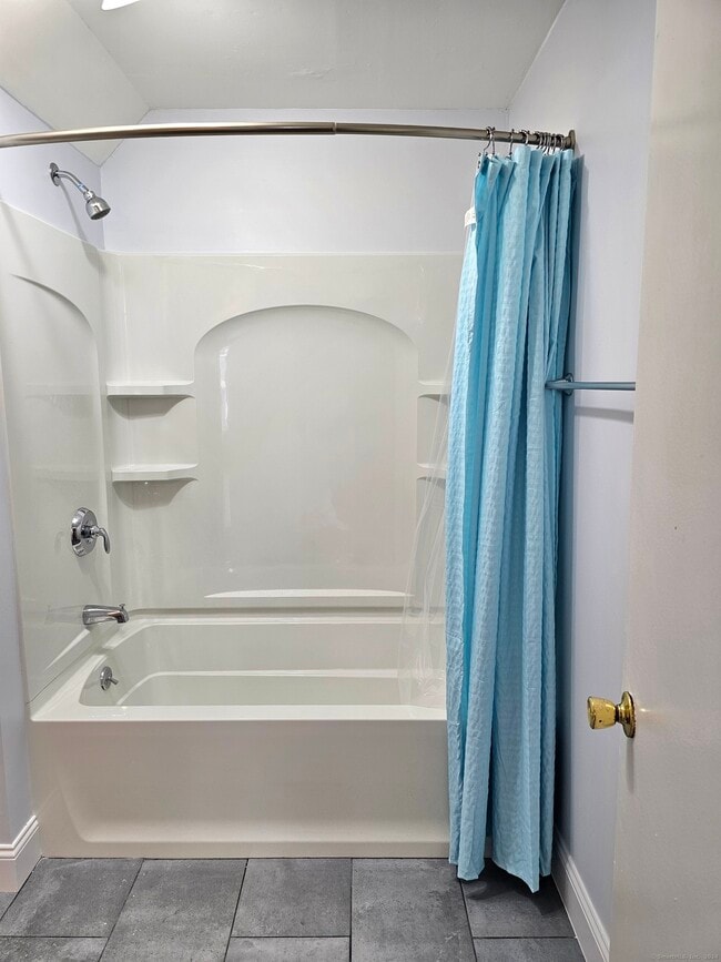 Building Photo - 4 Knoll Ave