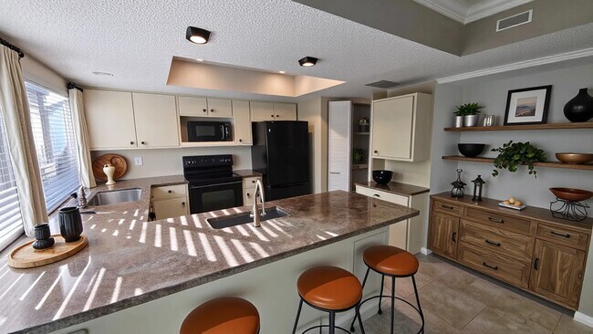 Building Photo - 6430 Bankside Dr