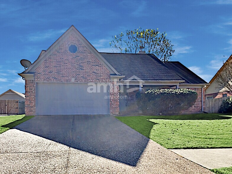 Primary Photo - 11215 Wolf Woods Dr