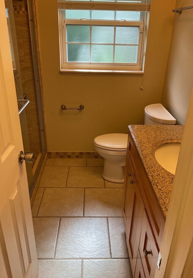 Building Photo - Beautiful Remodeled Home In Floral Park Neighborhood