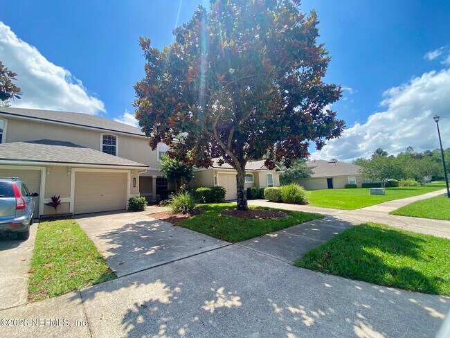 Building Photo - 1530 Vineland Cir
