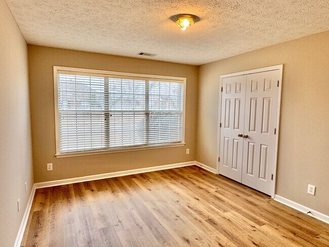 Building Photo - Charming 3-Bedroom, 2-Bath Home in Desirable Deer Creek!