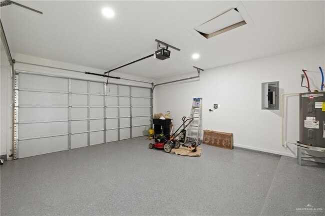 Building Photo - 2613 E Comal Rd