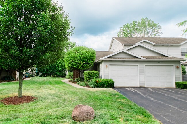 Building Photo - 2 bed 1 bath town-home in Chesterton