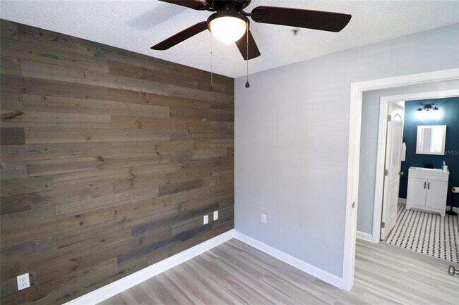 Building Photo - 2035 Dixie Belle Dr