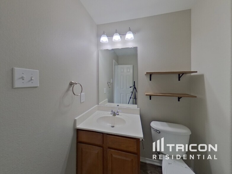 Building Photo - 9025 Puerto Vista Dr