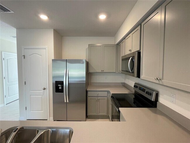 Building Photo - 3057 Canary Ave